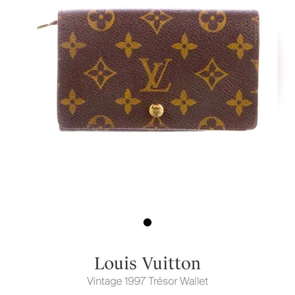 Louis Vuitton Trésor Wallet
• Vintage from the 1997 Collection